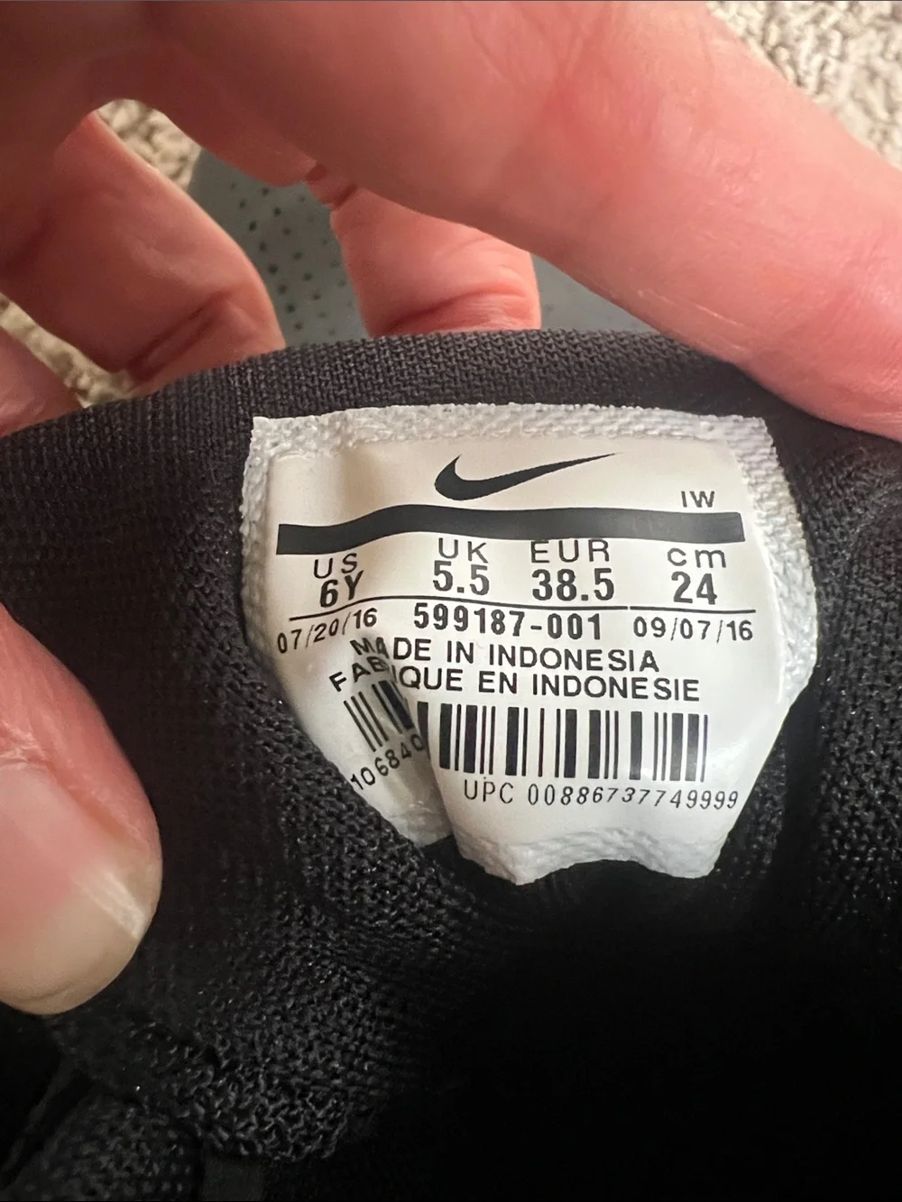Nike Black High-Top Basketball Sneakers with White Accents size 6Y